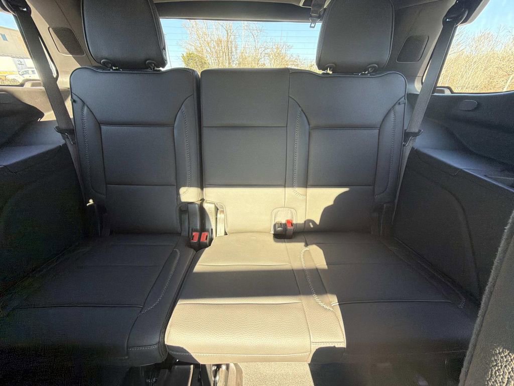 Used 2021 GMC Yukon Denali w/ Denali Premium Package image 18