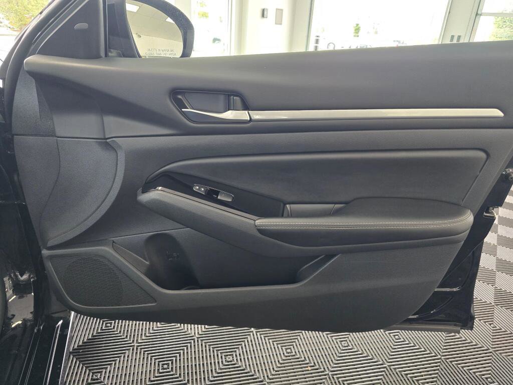 Used 2023 Nissan Altima 2.5 SV FWD image 41