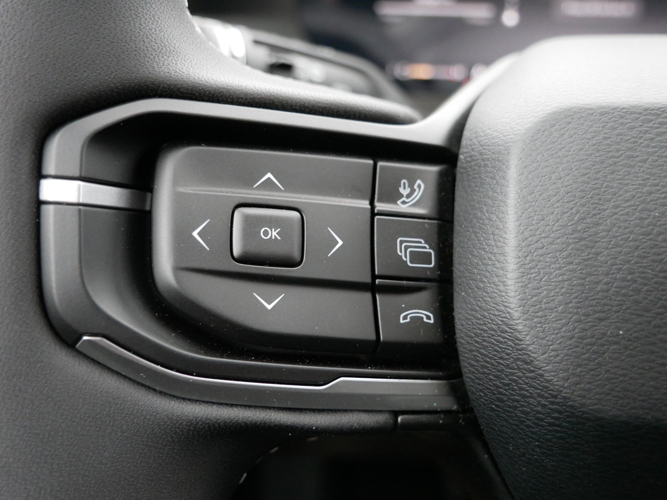 New 2026 Jeep Cherokee Overland image 18