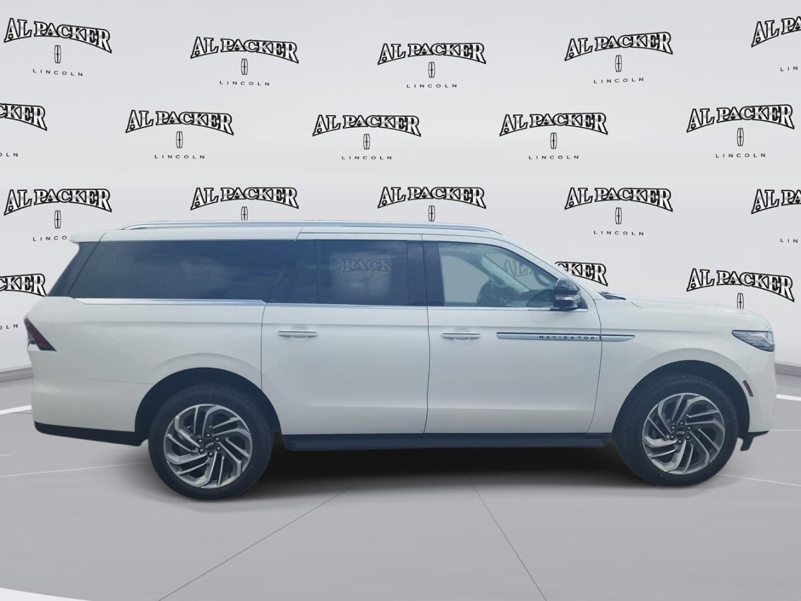 New 2026 Lincoln Navigator L Premier AWD/4WD image 6