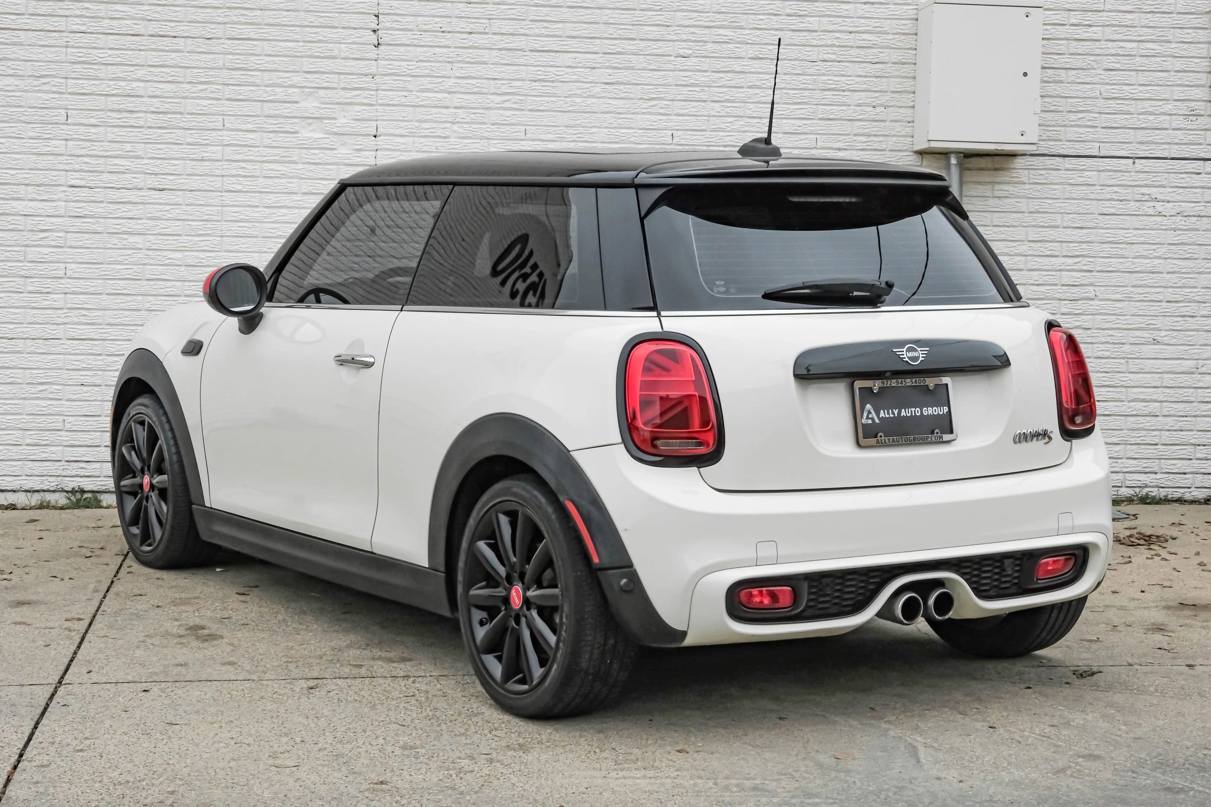 Used 2019 MINI Cooper S w/ Premium Package image 10