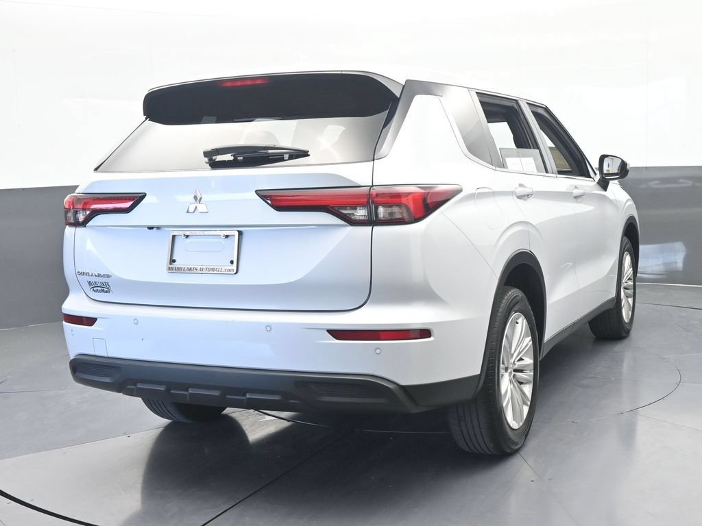 Used 2024 Mitsubishi Outlander ES FWD image 5