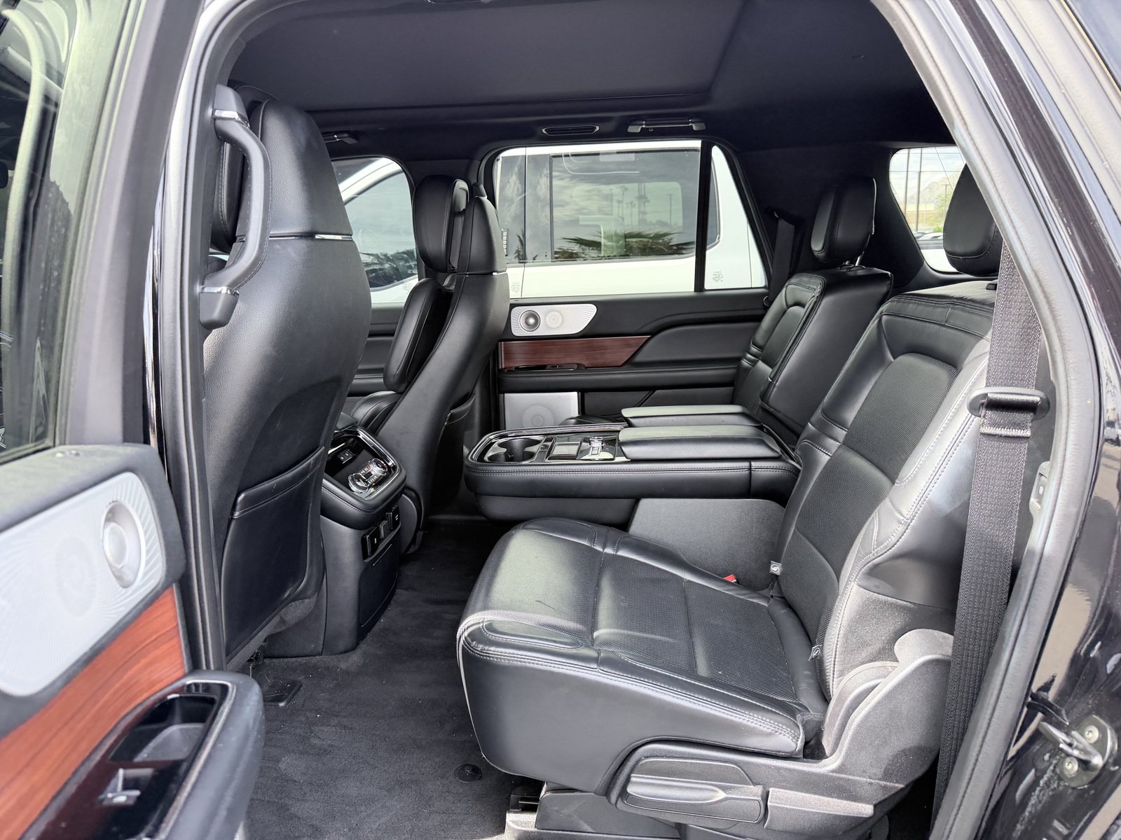 Used 2020 Lincoln Navigator L Reserve w/ Equipment Group 208A Reserve AWD/4WD image 3