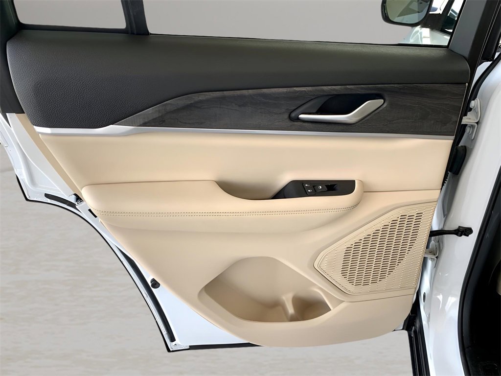 Used 2023 Jeep Grand Cherokee Limited image 18