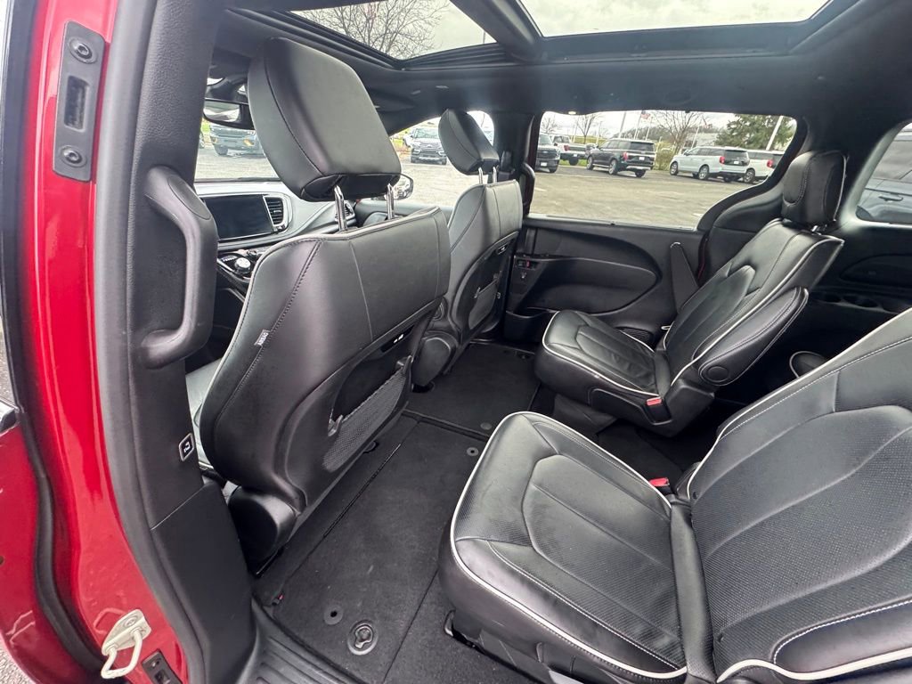 Used 2025 Chrysler Pacifica Limited FWD image 15