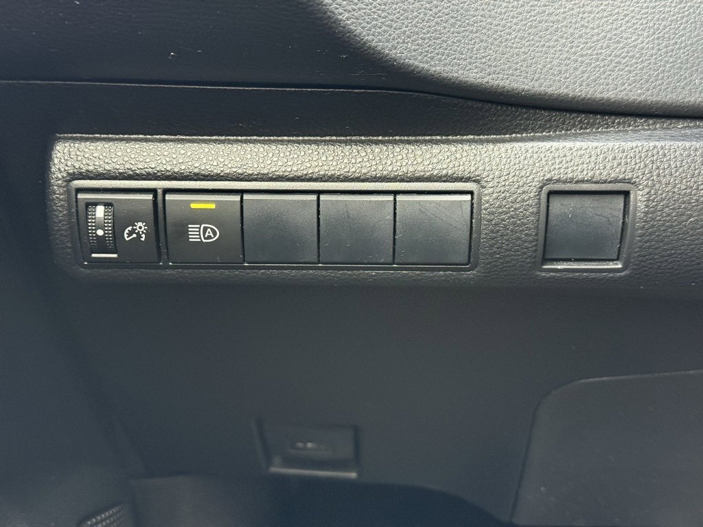 Used 2021 Toyota Corolla LE image 10