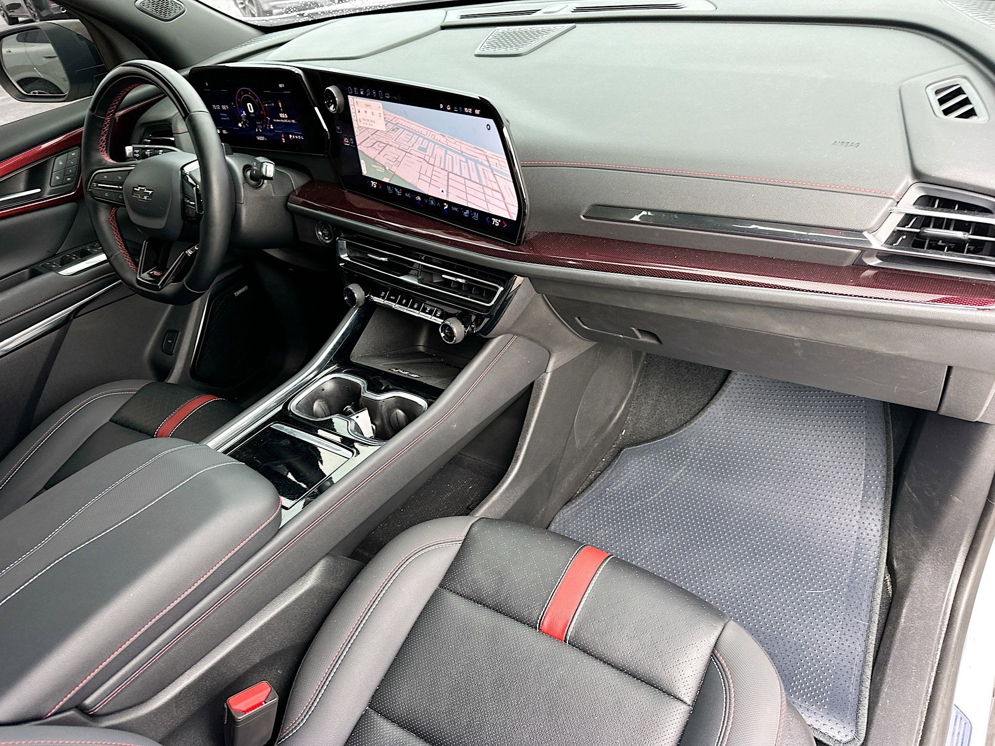 Used 2025 Chevrolet Traverse RS image 35