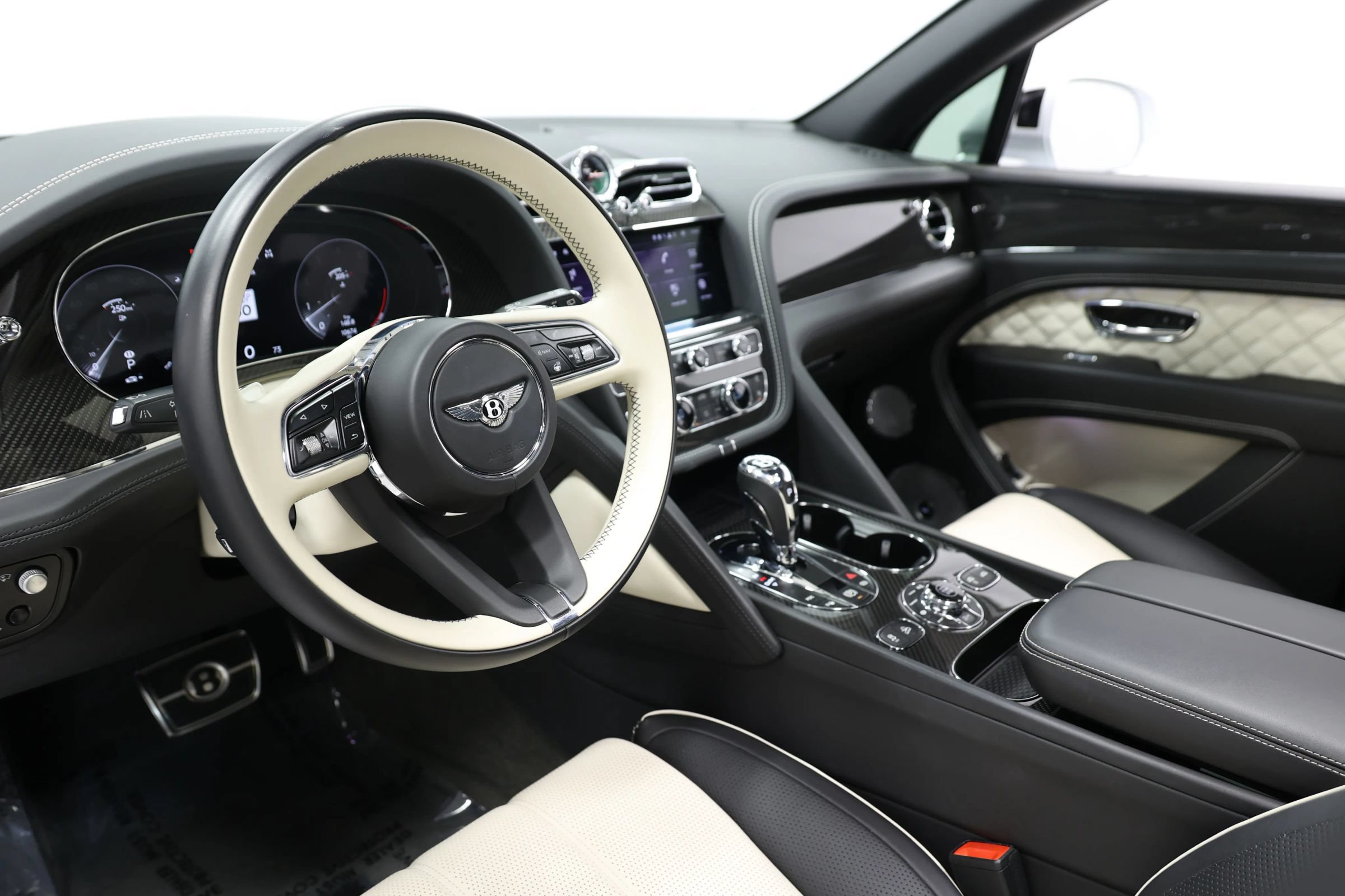 Used 2021 Bentley Bentayga w/ First Edition Specification AWD/4WD image 2