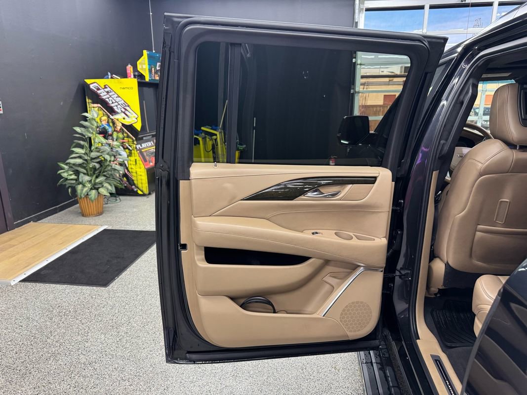 Used 2019 Cadillac Escalade ESV Platinum image 11