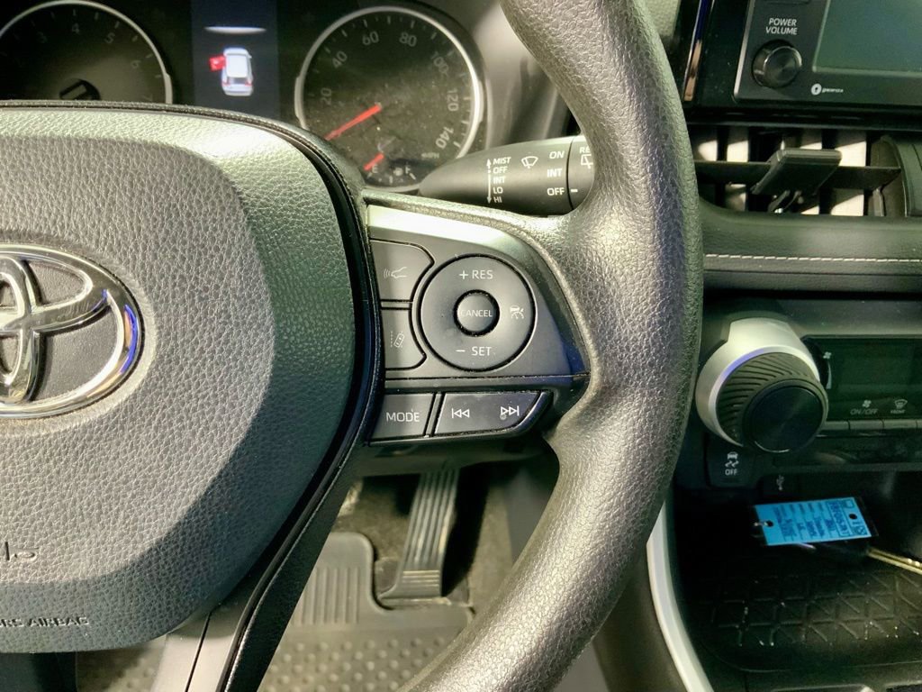 Used 2021 Toyota RAV4 LE image 23