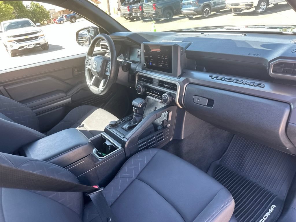 Used 2025 Toyota Tacoma SR5 AWD/4WD image 28
