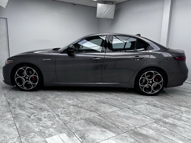 Used 2023 Alfa Romeo Giulia Veloce image 9