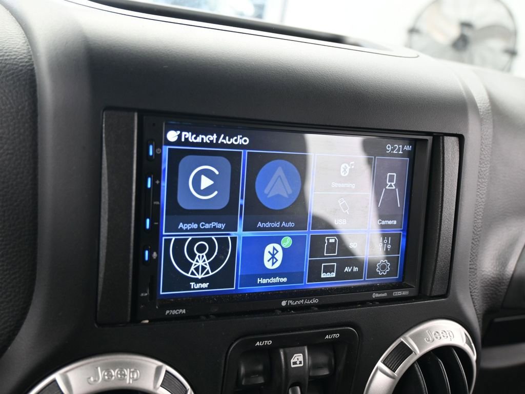 Used 2018 Jeep Wrangler Unlimited Sahara w/ Connectivity Group image 15