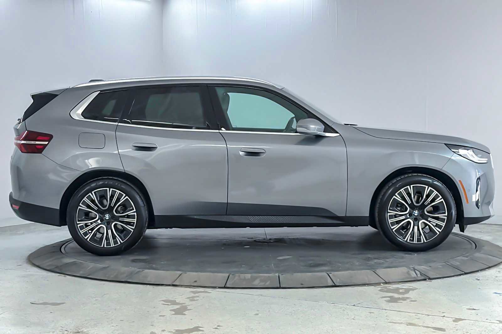 Used 2025 BMW X3 xDrive30i w/ Convenience Package image 8