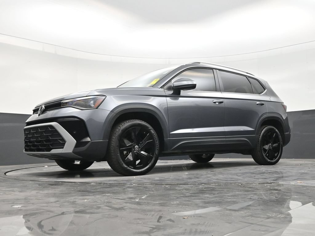 Used 2025 Volkswagen Taos SE FWD image 20