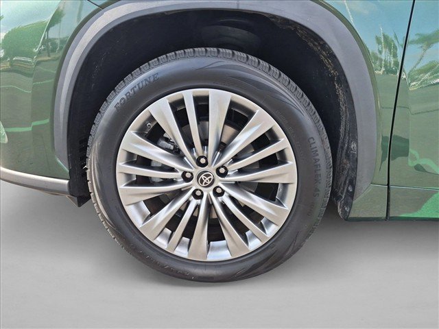 Used 2023 Toyota Highlander Platinum FWD image 27