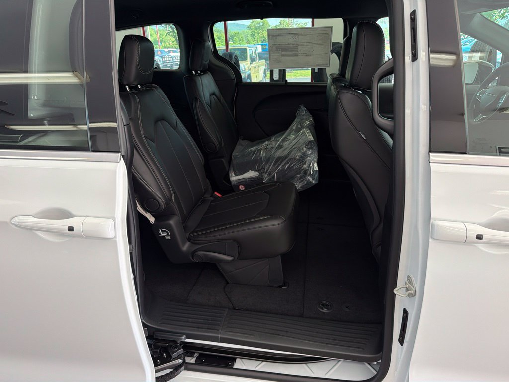 New 2027 Chrysler Pacifica LX FWD image 28