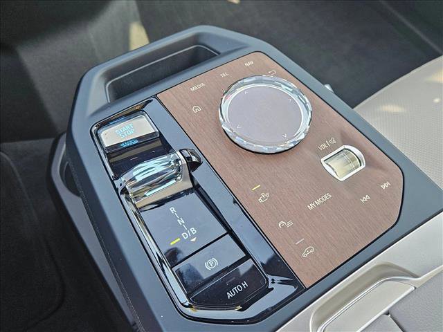 Used 2023 BMW iX xDrive50 w/ Premium Package image 22