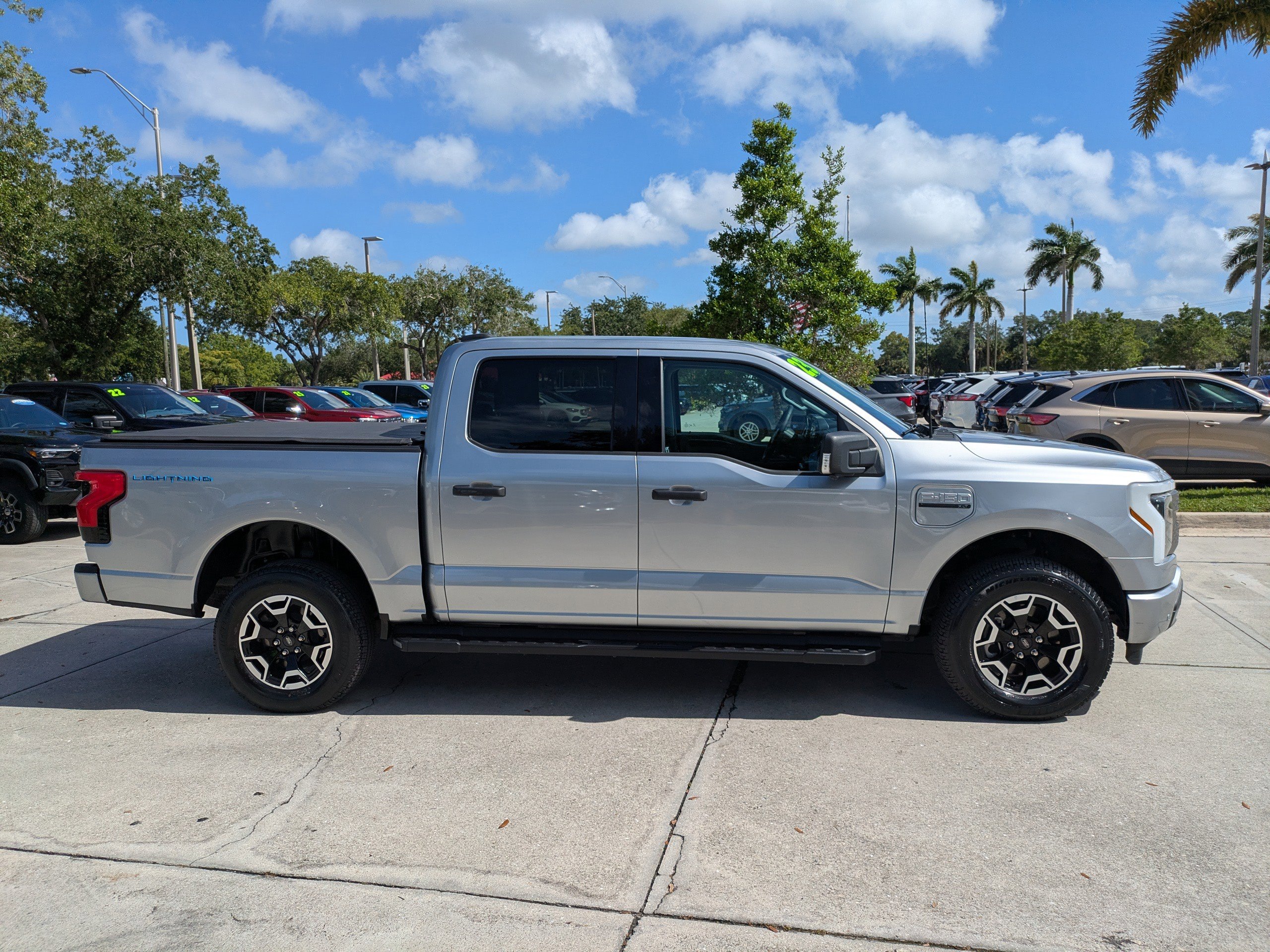 Used 2023 Ford F150 Lightning XLT AWD/4WD image 3