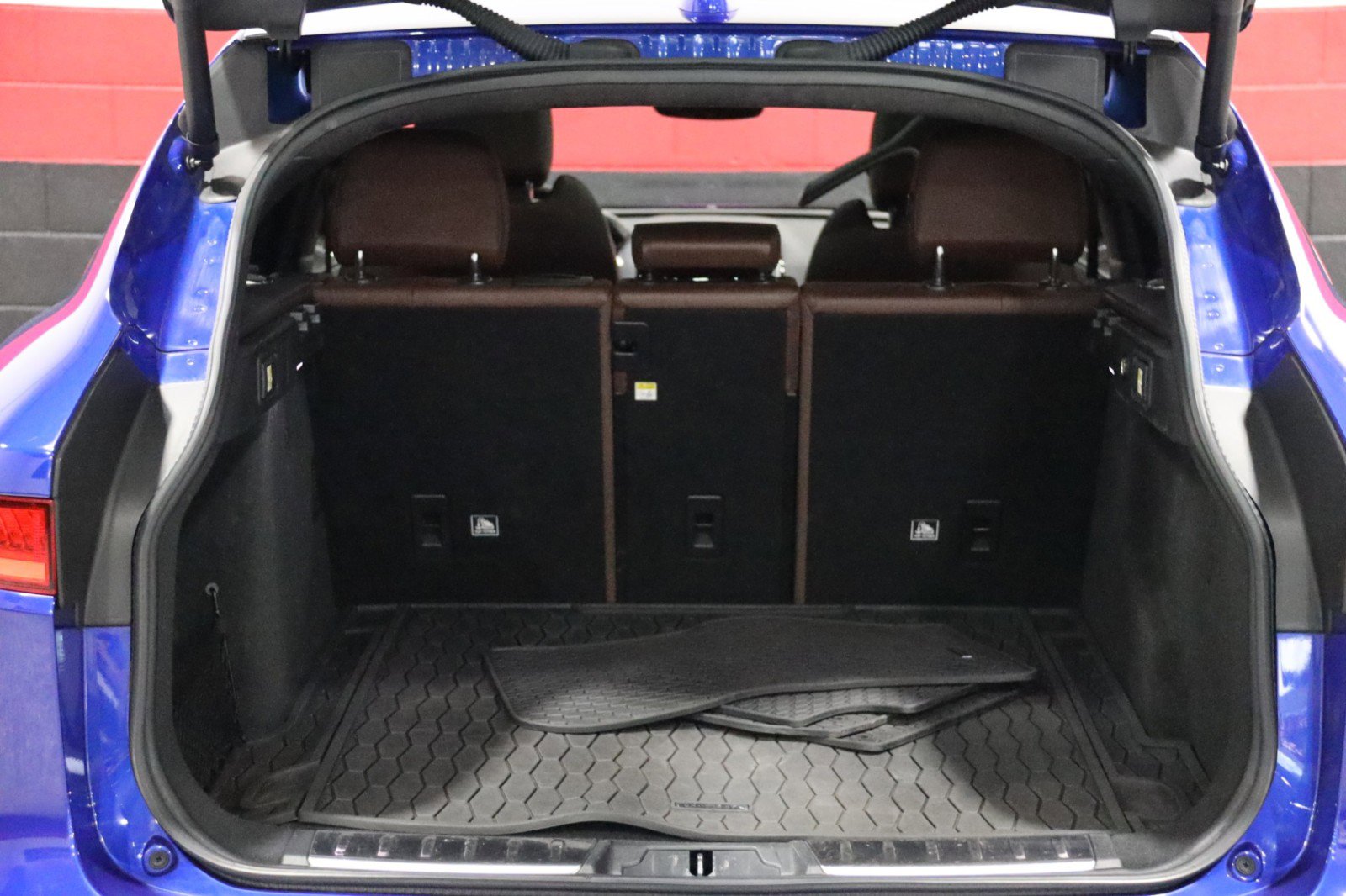 Used 2019 Jaguar F-PACE S image 33