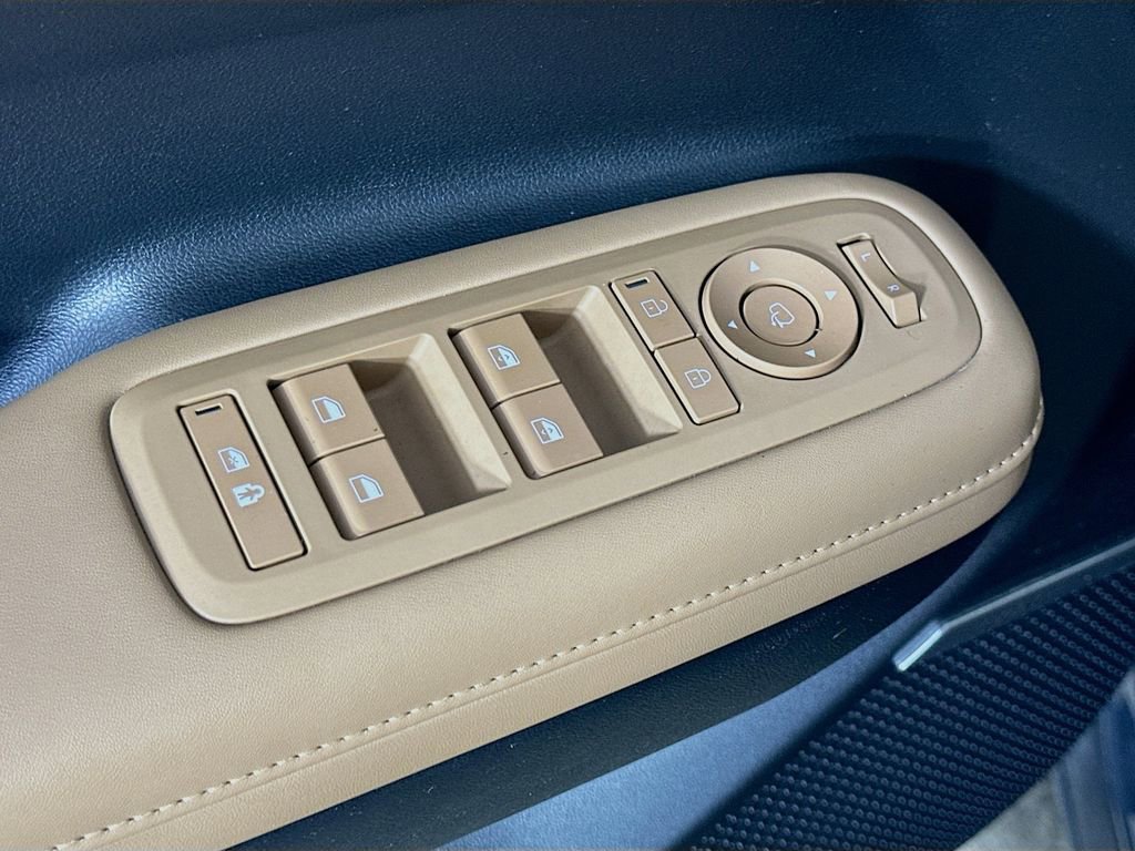 Used 2025 Hyundai Santa Fe Limited image 18