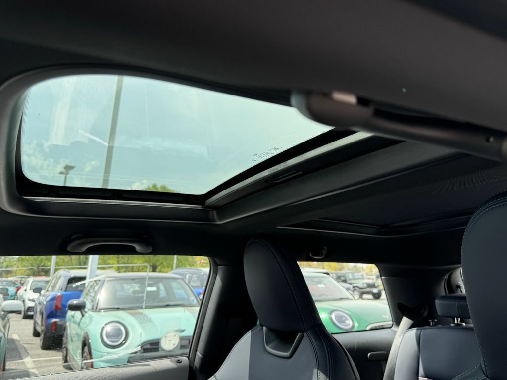 New 2026 MINI Cooper 2-Door Hardtop FWD image 19