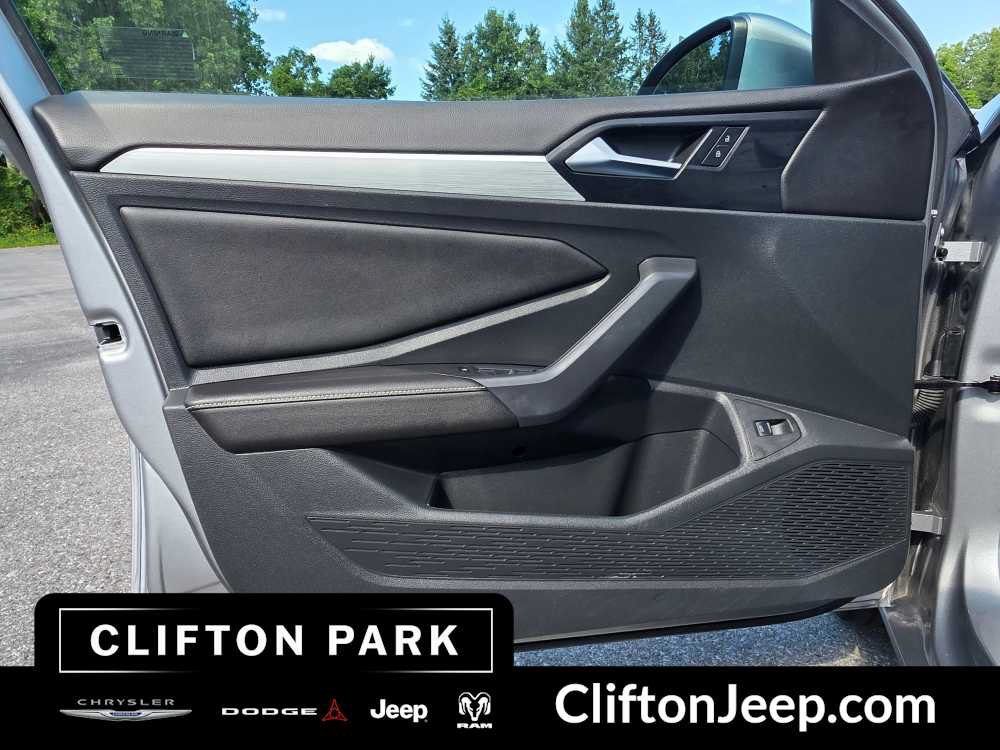 Used 2025 Volkswagen Jetta S FWD image 9