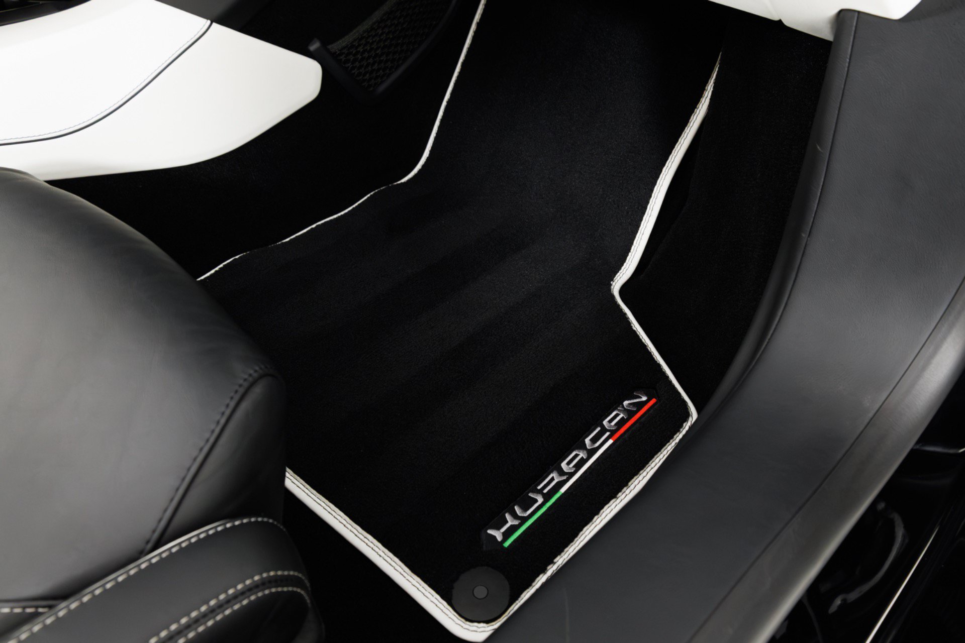 Used 2021 Lamborghini Huracan EVO RWD image 44