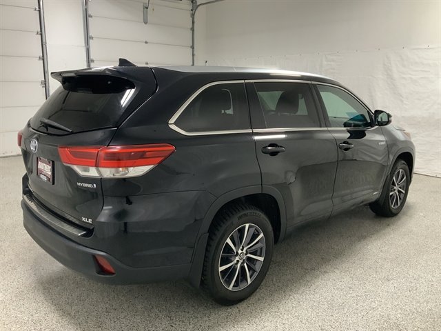 Used 2017 Toyota Highlander XLE AWD/4WD image 5