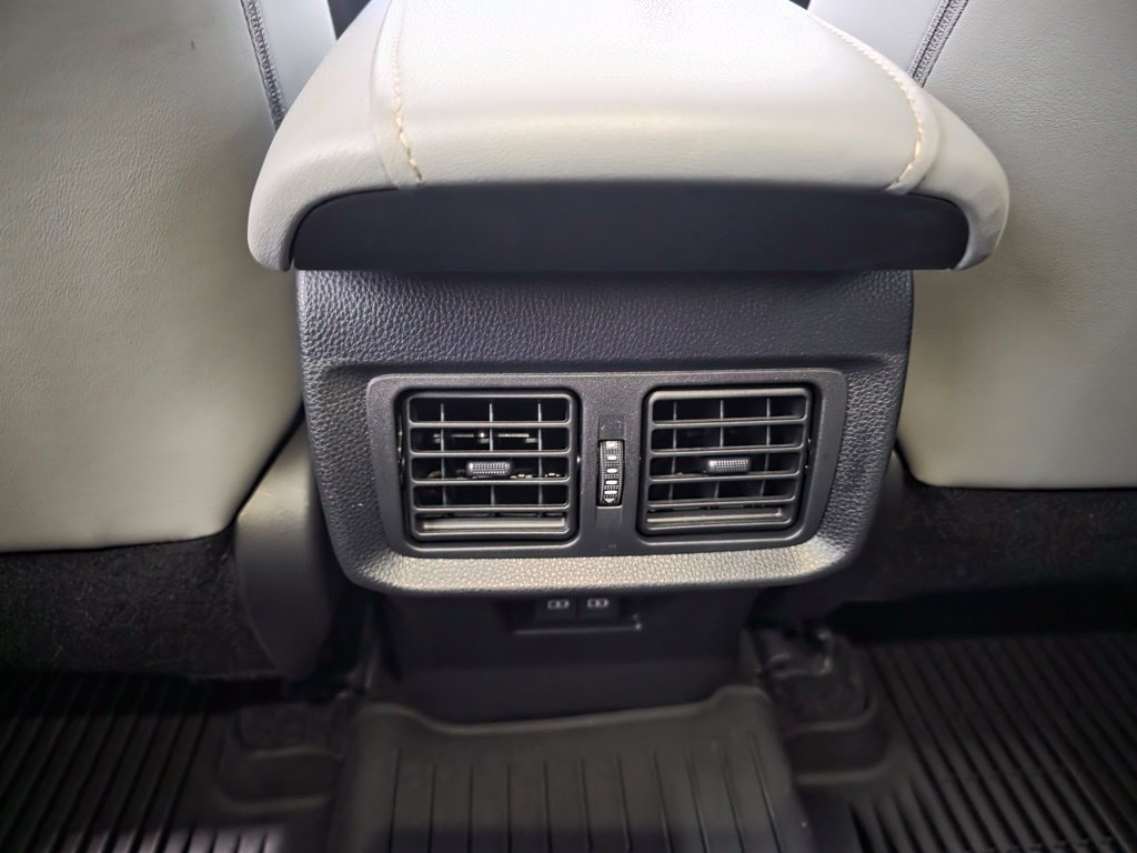 Used 2023 Toyota Venza XLE AWD/4WD image 14