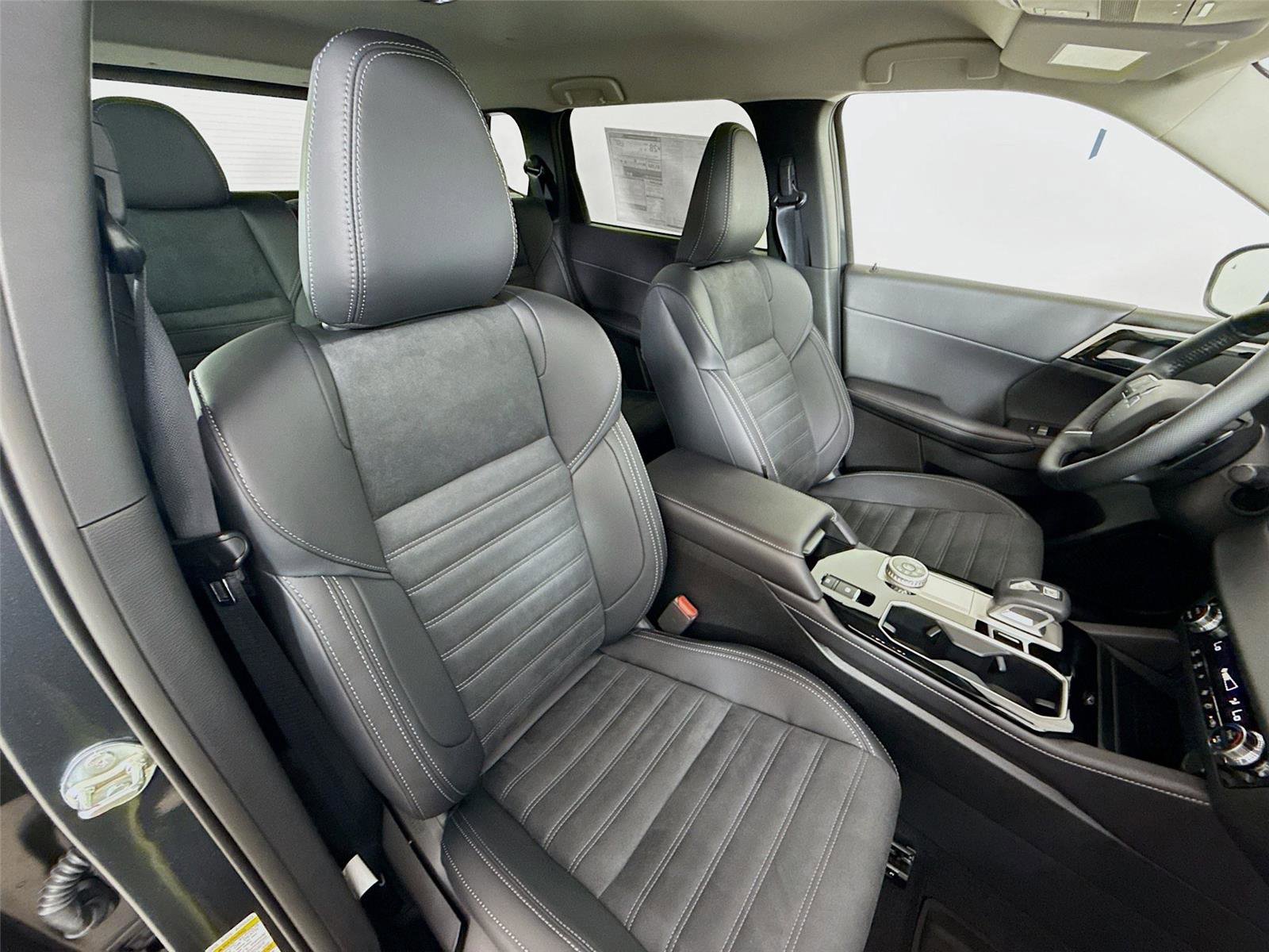 New 2026 Mitsubishi Outlander SE image 27