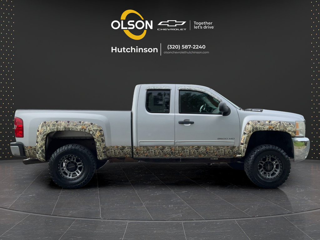 Used 2010 Chevrolet Silverado 2500 LT w/ Interior Plus Package AWD/4WD image 11