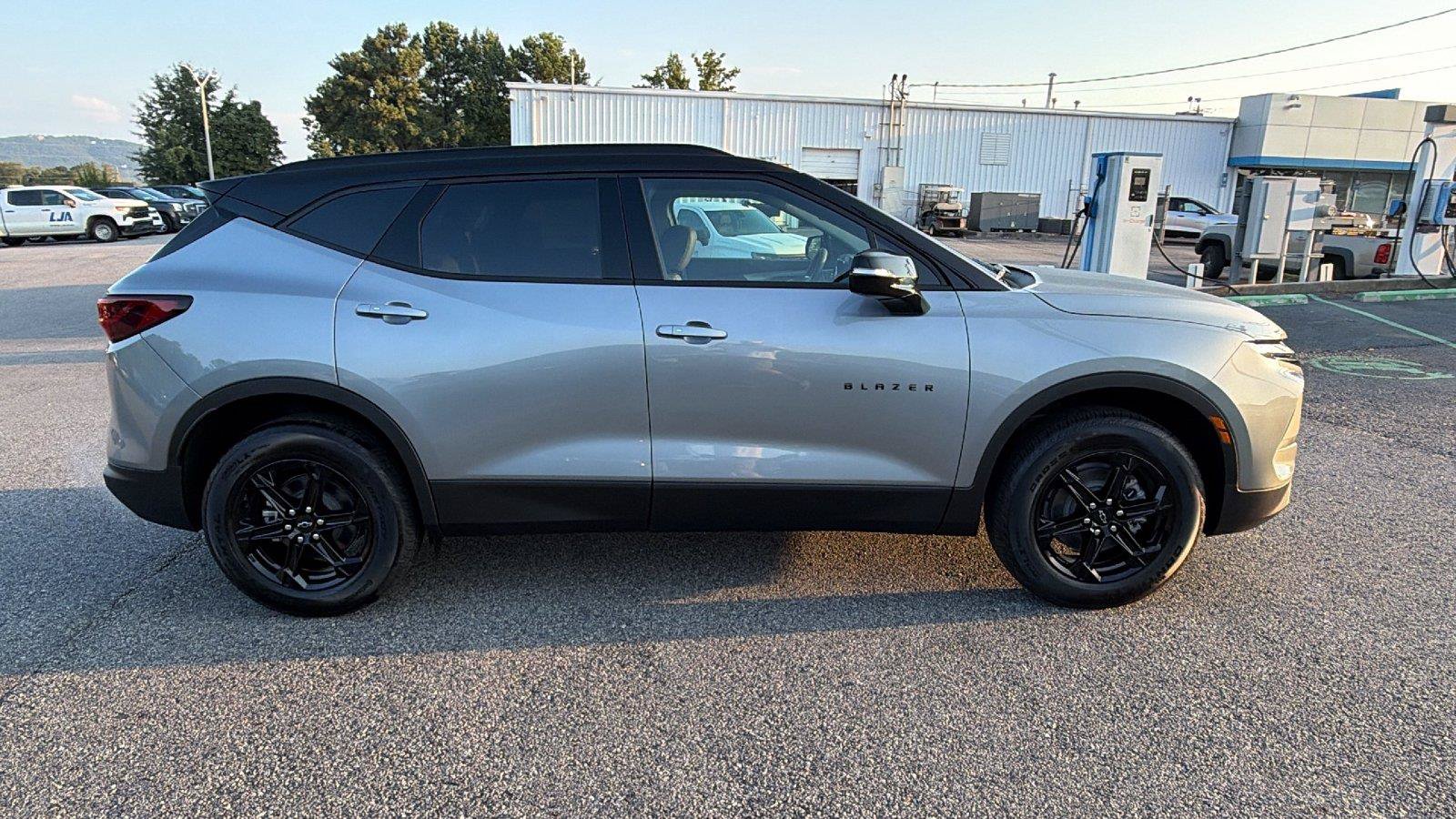 New 2026 Chevrolet Blazer LT w/ Midnight/Sport Edition FWD image 6