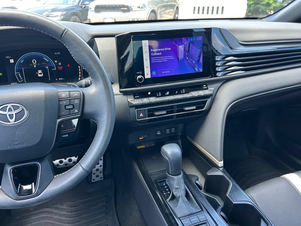 Used 2025 Toyota Camry SE w/ Convenience Package FWD image 17
