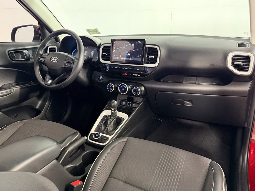Used 2024 Hyundai Venue Limited FWD image 15