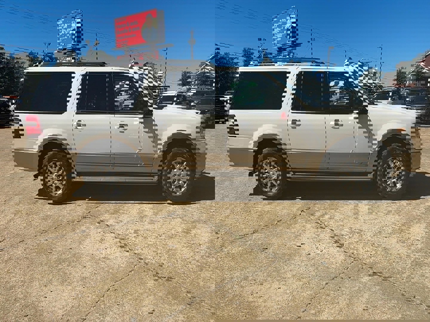 Used 2013 Ford Expedition EL XLT image 4