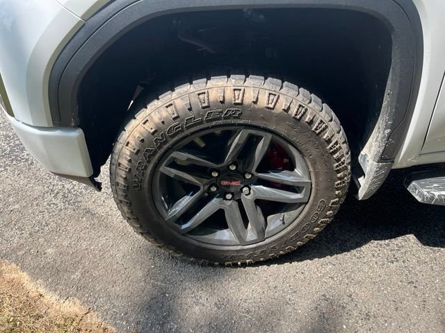 Used 2020 GMC Sierra 1500 AT4 w/ AT4 Premium Package AWD/4WD image 13