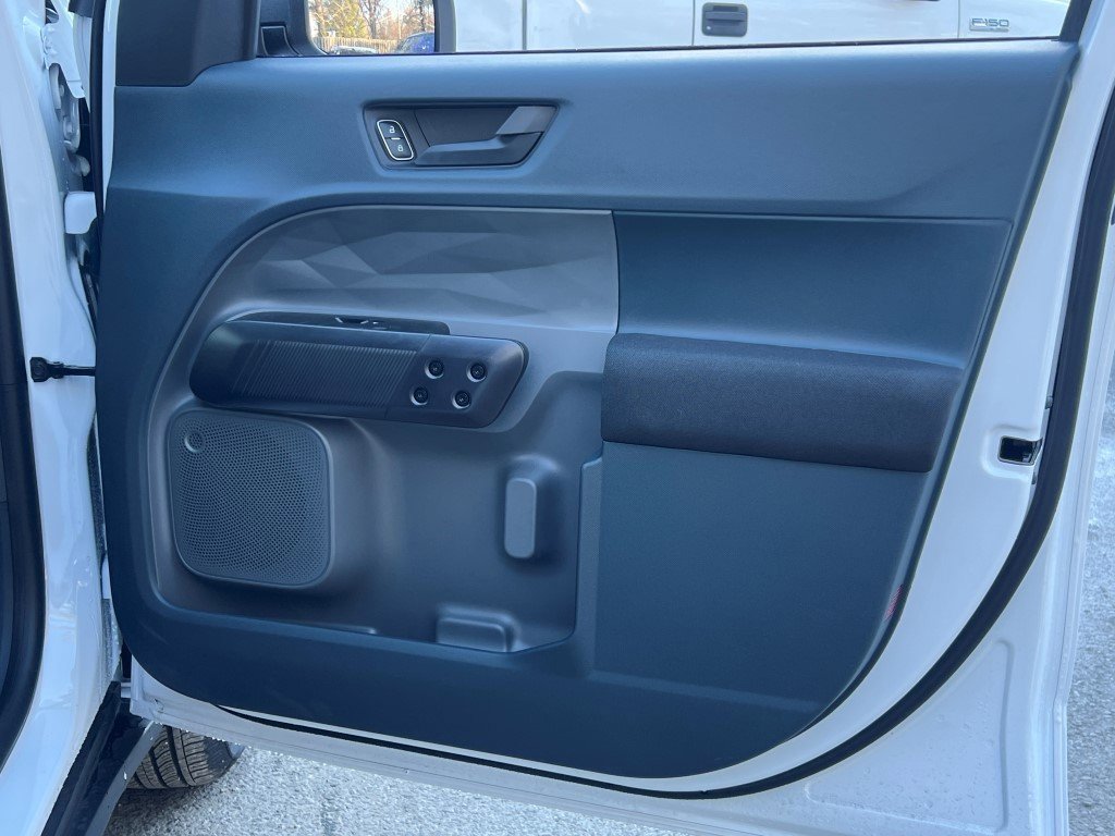 Used 2025 Ford Maverick XL image 9