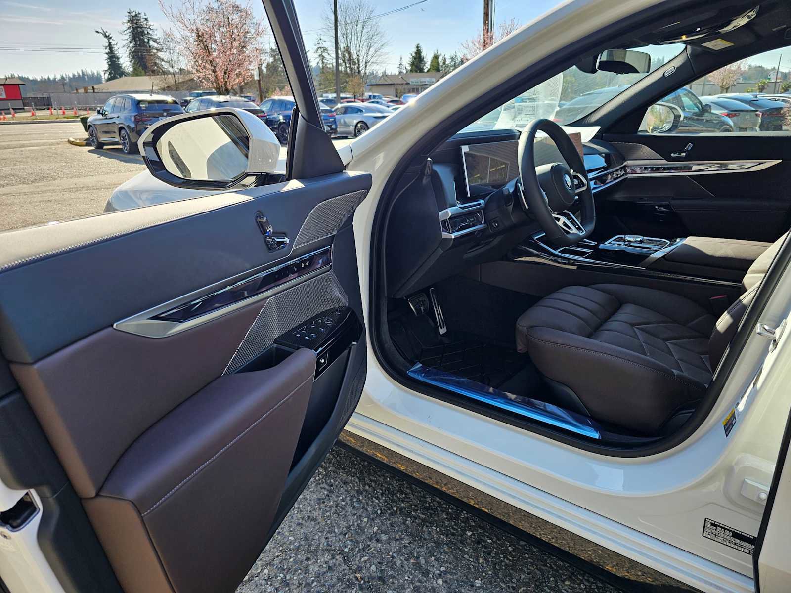 Used 2024 BMW i7 xDrive60 image 22