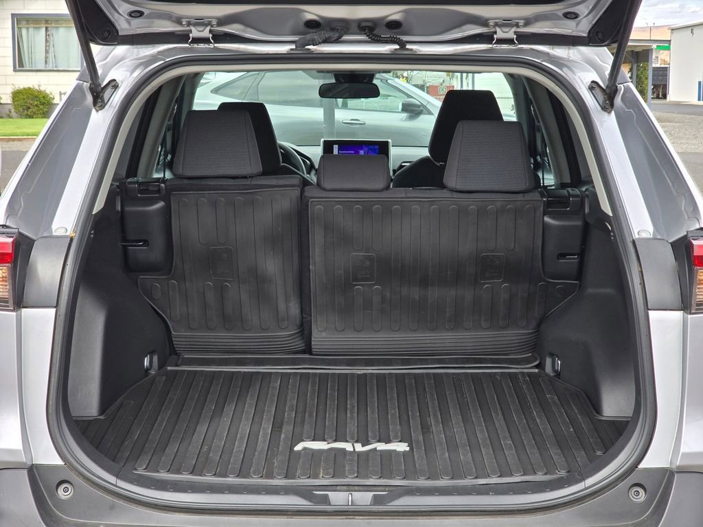 Used 2023 Toyota RAV4 LE image 16