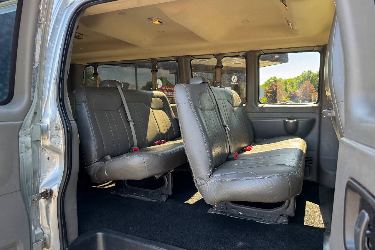 Used 2016 Chevrolet Express 3500 LS RWD image 13