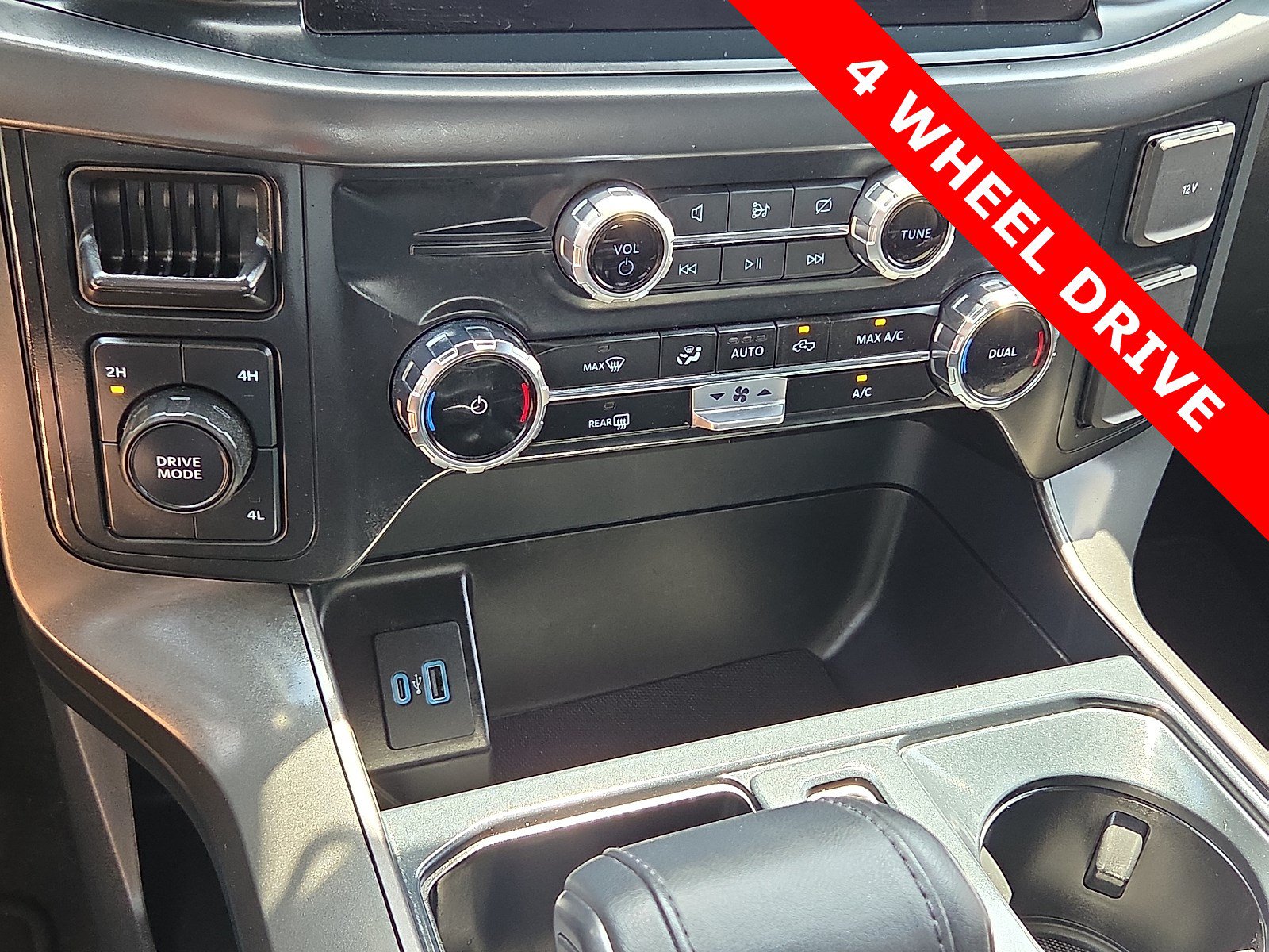 Used 2024 Ford F150 XLT w/ XLT Black Appearance Package AWD/4WD image 19