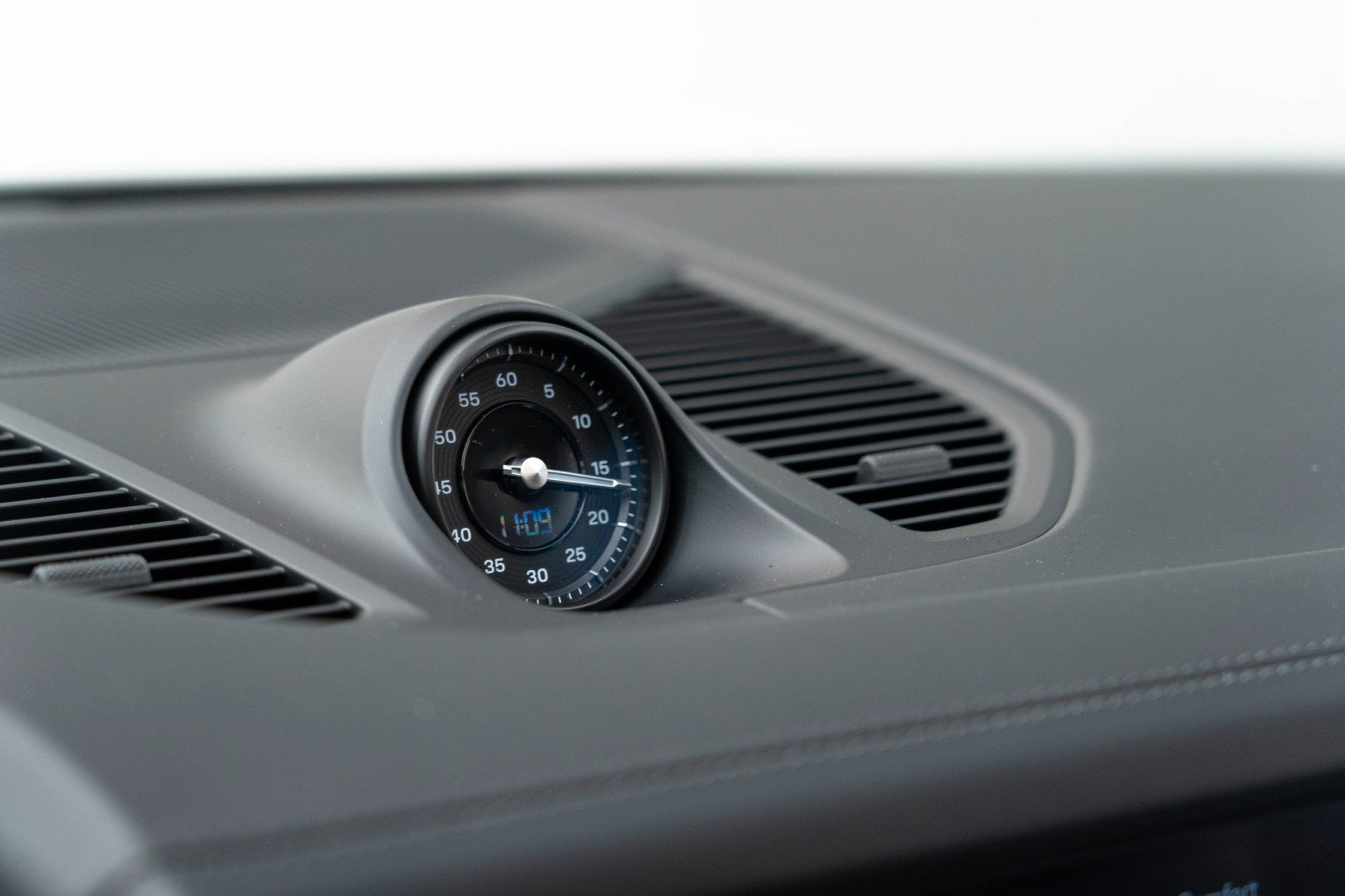 New 2025 Porsche Cayenne image 24