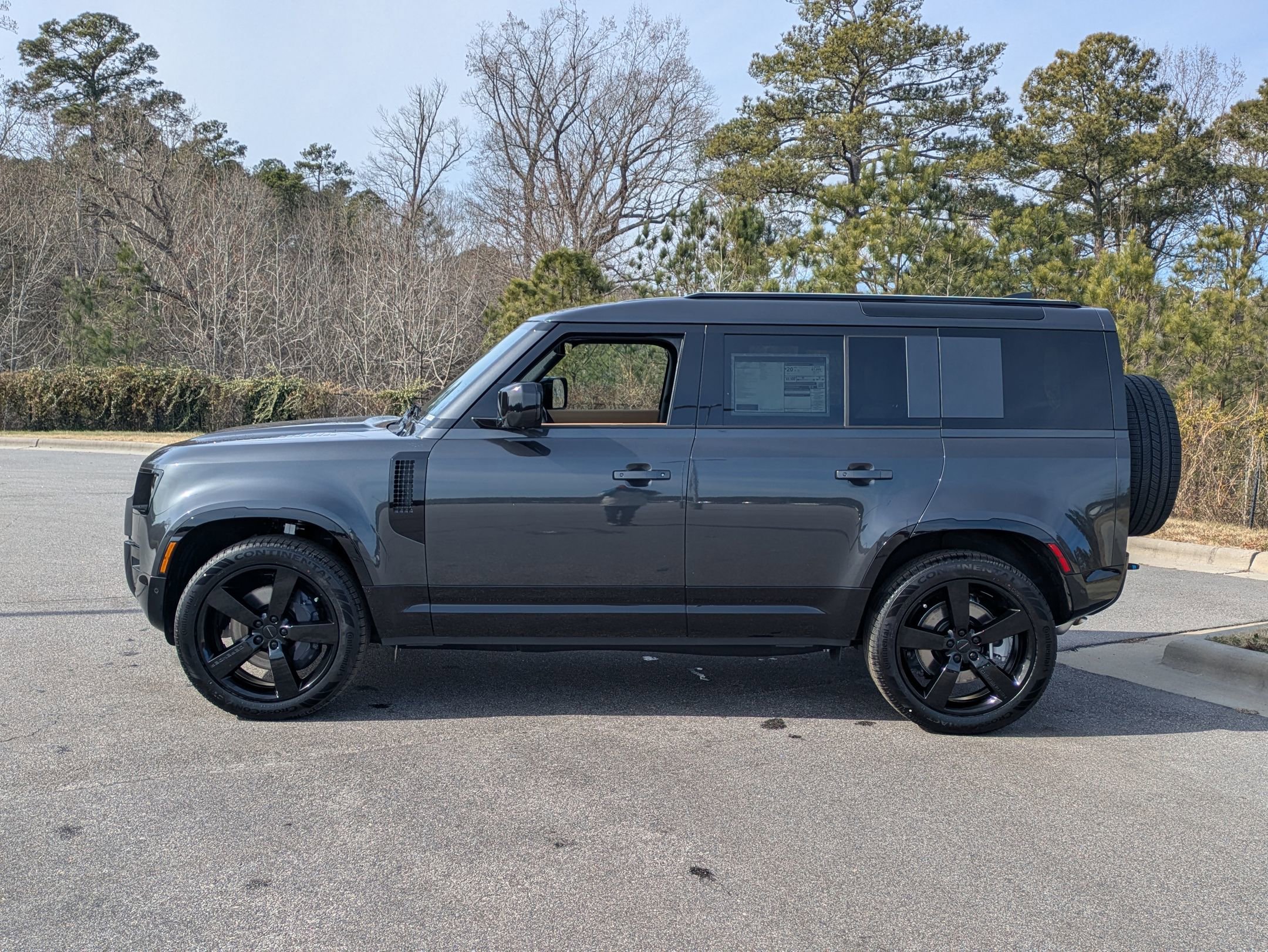 New 2026 Land Rover Defender 110 X-Dynamic SE image 8
