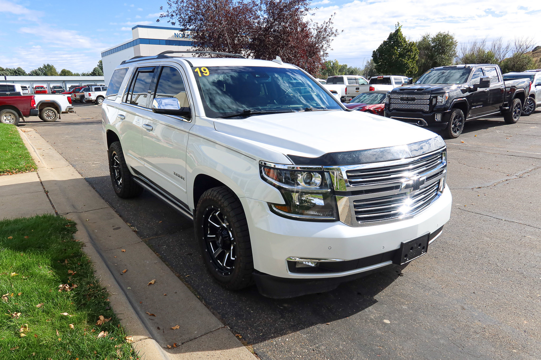 Used 2019 Chevrolet Tahoe Premier w/ Premier Plus Edition AWD/4WD image 5