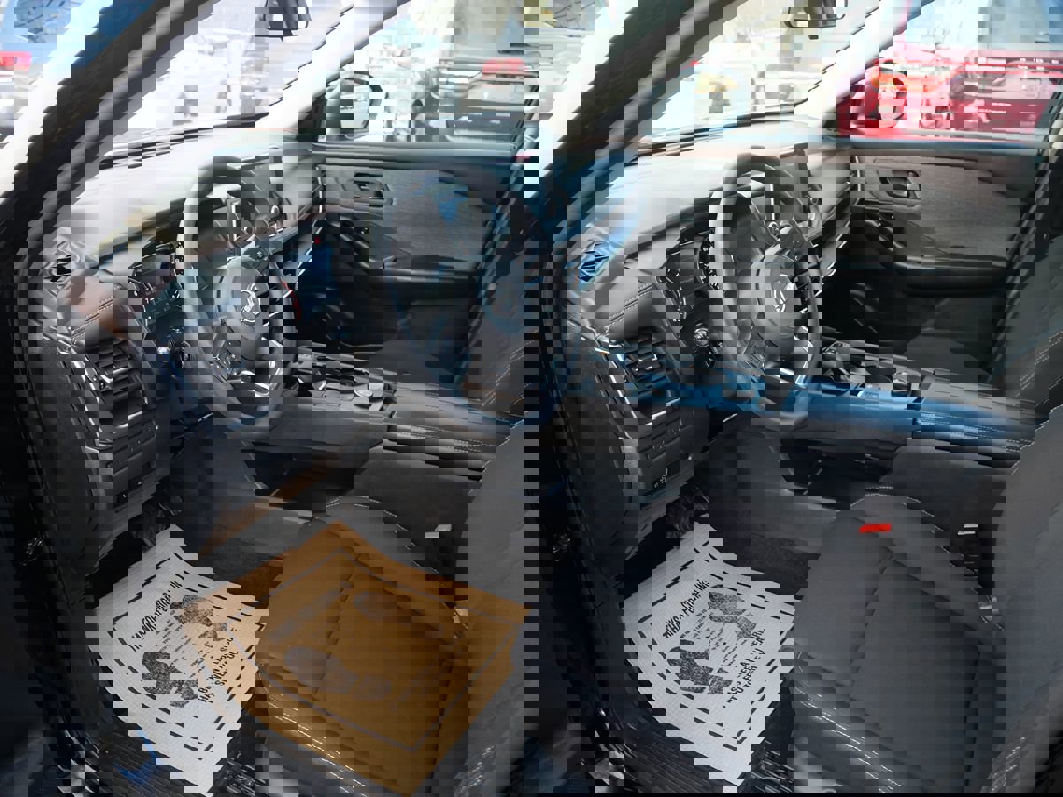 Used 2023 Nissan Rogue S image 9