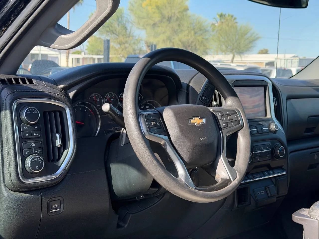 Used 2020 Chevrolet Silverado 1500 LT AWD/4WD image 19