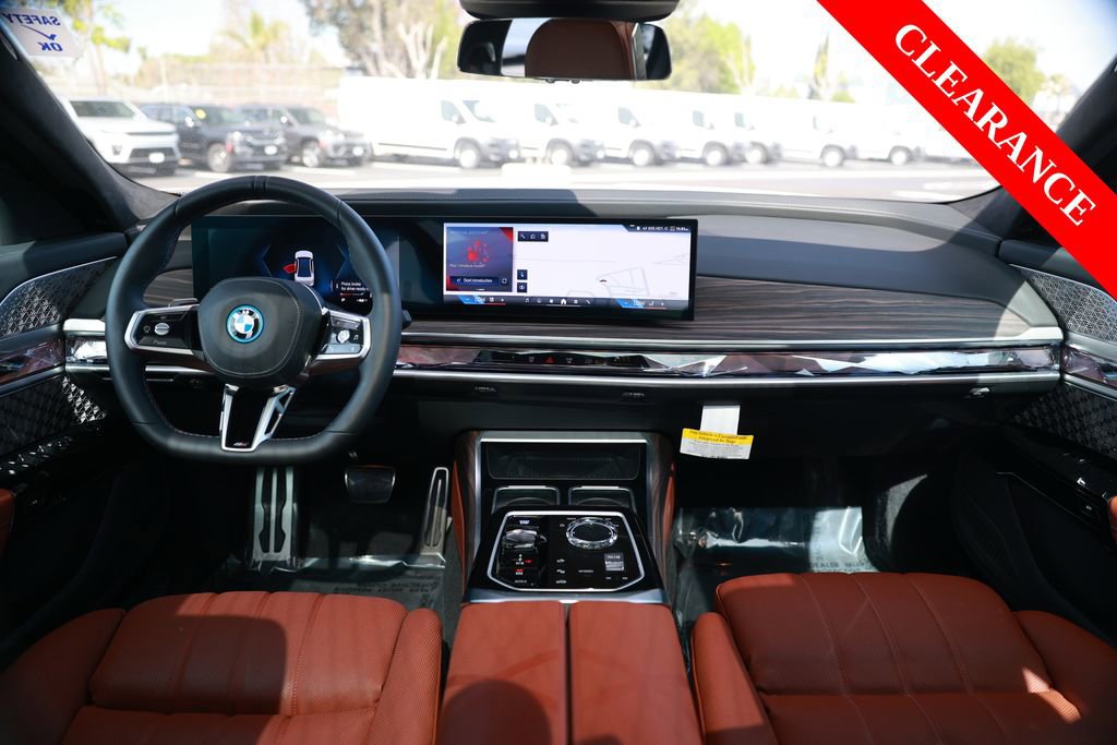 Used 2025 BMW i7 M70 w/ Executive Package image 24