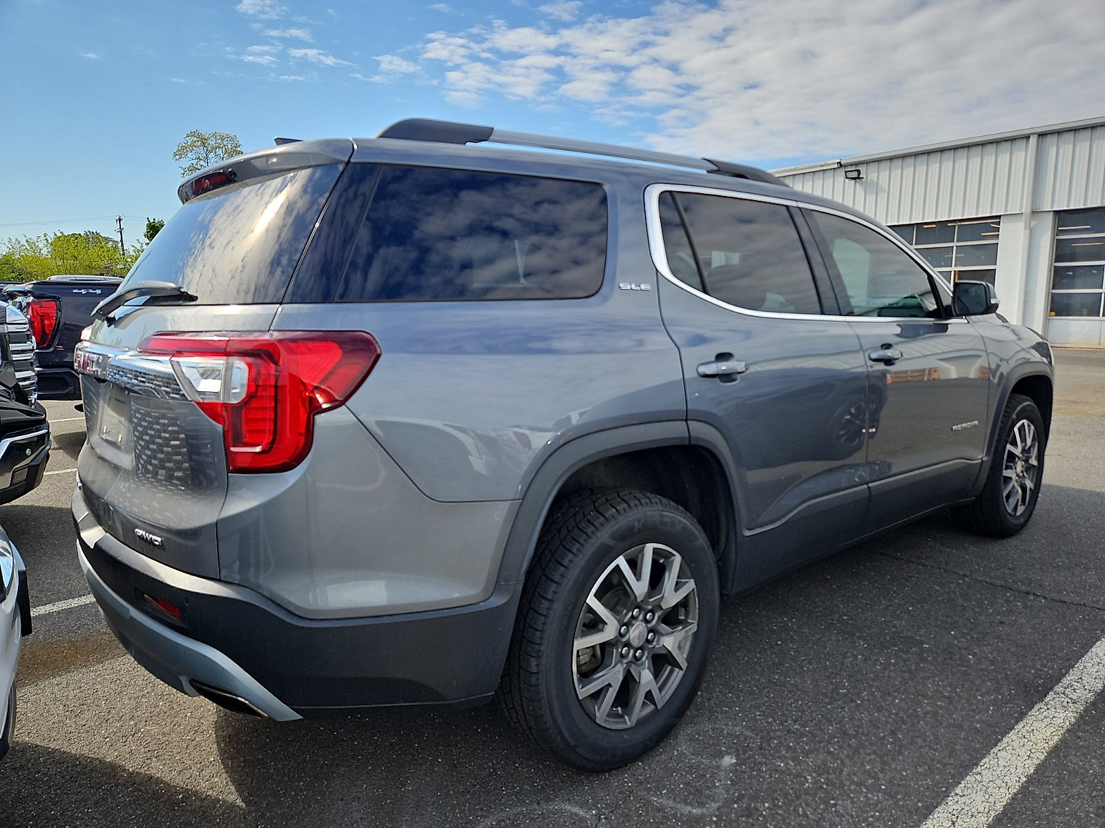 Certified 2021 GMC Acadia SLE w/ Driver Convenience Package AWD/4WD image 8