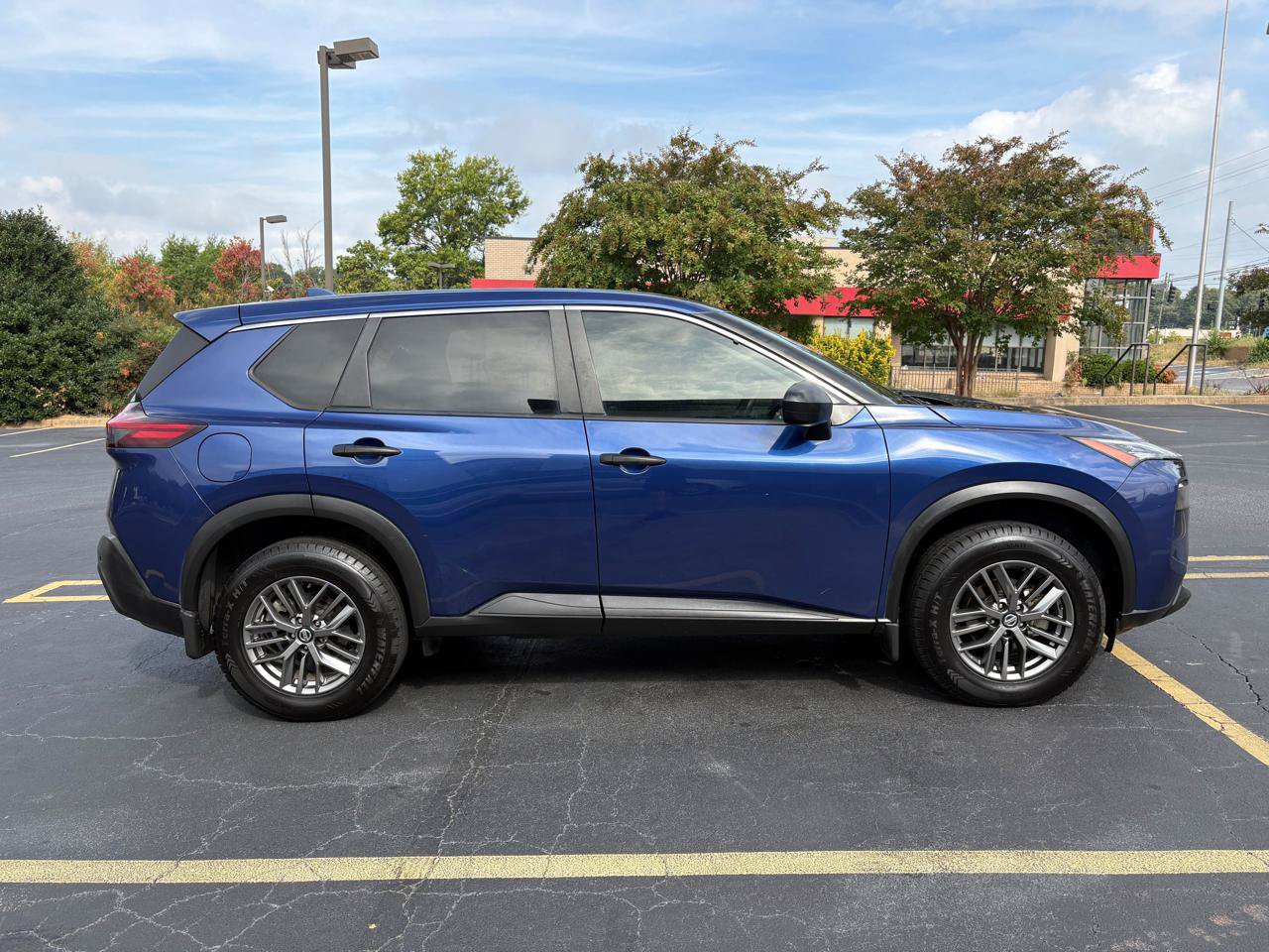 Used 2021 Nissan Rogue S FWD image 4